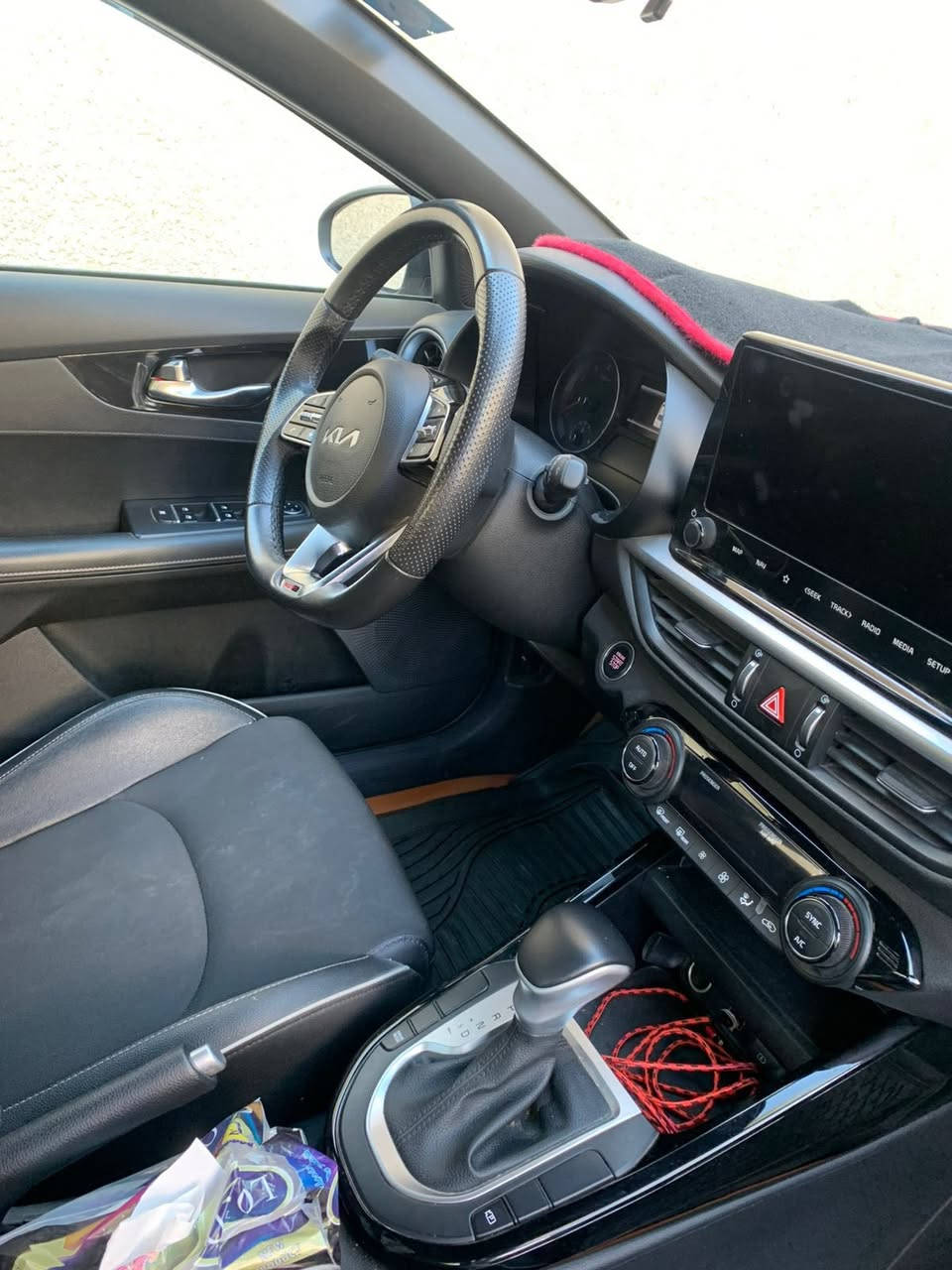 السلام عليكم 
للبيع كيا فورتي 2023 جيتي لاين 
حادث كلين فقط دعامية امامية كسر. 
فول عدا الفتحة.  
ماشية 40الف ميل. بأسمي مرقم 
بغداد.  
السيارة مواصفات جيتي لاين المعروفة 
فول تحكم ستيرن 
بصمة 
تشغيل عن بعد 
فوول عدا الفتحة .
للاستفسار 
الاتصال ع. 
***********
