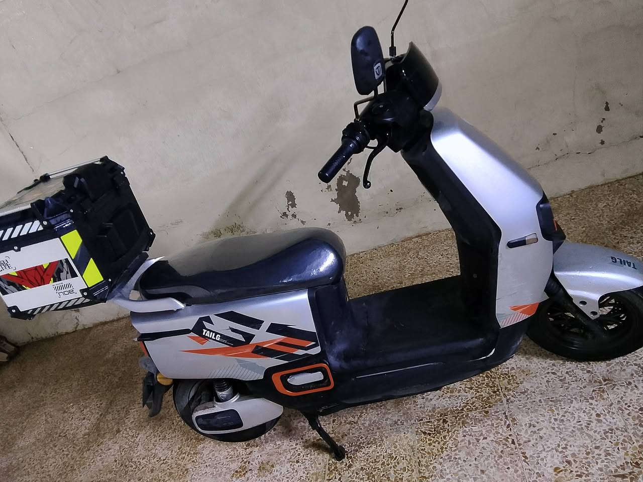 ماطور جديد ونظيف مستعمل قليل جدا لامصلح ولا مفتوح السعر 750 للاستفسار الاتصال عالرقم ***********
