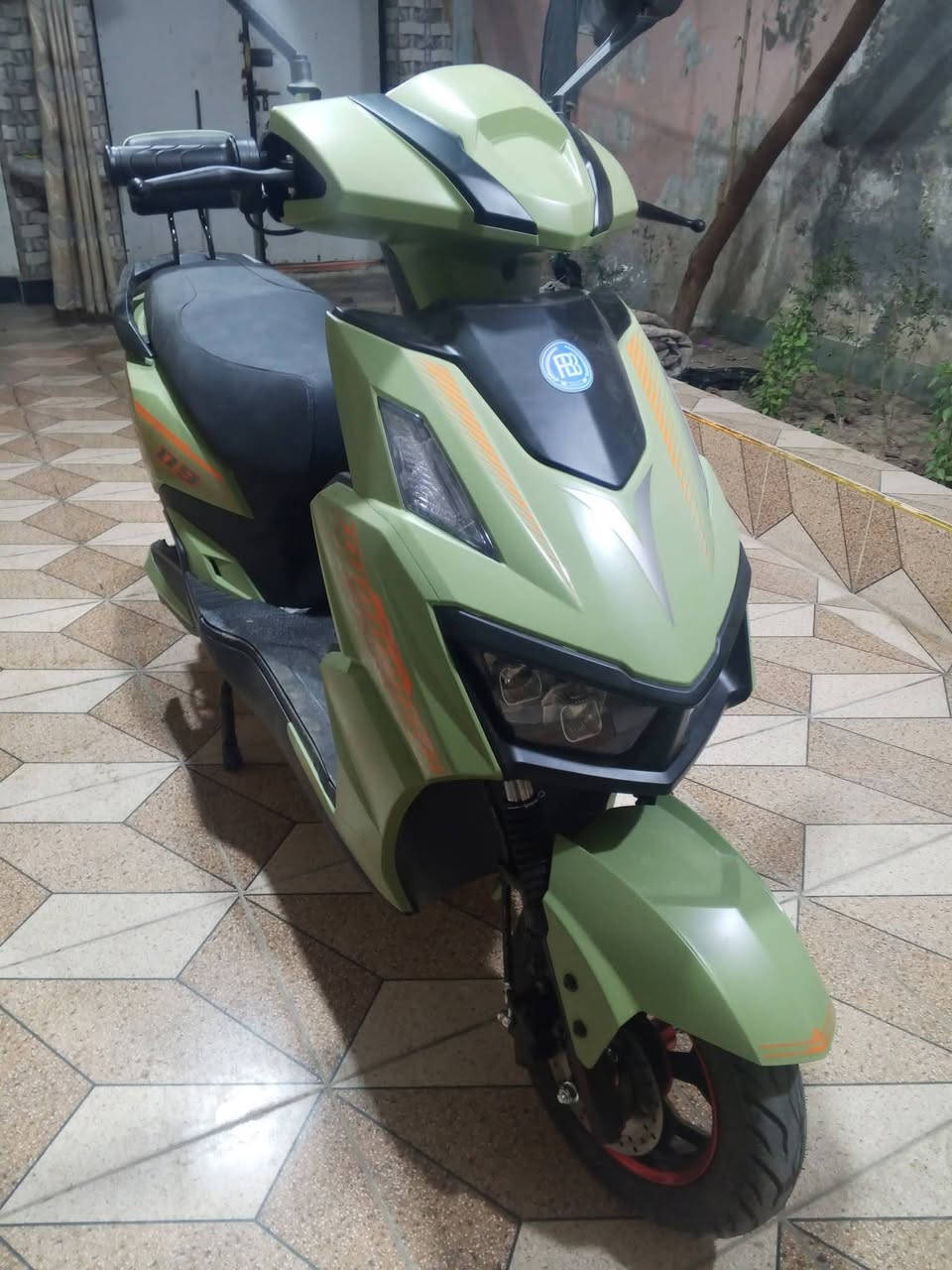 السلام عليكم 
دراجة شحن نوع سگنز للشحنة الوحدة تمشيك 55 كيلو 
سرعتها 90 نضيفة توها طالعة من المعرض مكاتبة موجودة الشراي يتصل ***********
