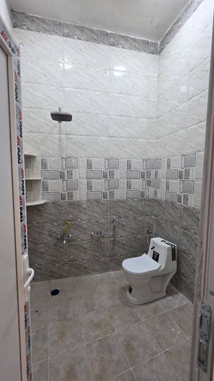 #اسعد_الله_أوقاتكم_بكل_خير ***********
دار سكن للبيع ⛪️ بسعر بلاش 

#مساحة البيت 160متر  بناء حديث بعده بل جيس

#يحتوي البيت على غرفتين نوم 
و ديوان 
و صاله 
و مطبخ 
و صحيات داخلي و خارجي و كراج سياره 
بيت كلش مرتب 

كافه الخدمات متوفره 

#جنس_العقار :: طابو صرف زراعي بأسم عراقي سند ٢٥ 

البيت علا شارع تبليط  10 متر وركن 🛣️

#العنوان البصره كوت الحمداني قرب محكمة ابي الخصيب

سعر  بيت 85 مليون  و بي مجال 
#للاستفسار الاتصال على الهاتف 📞📳
📳((***********
