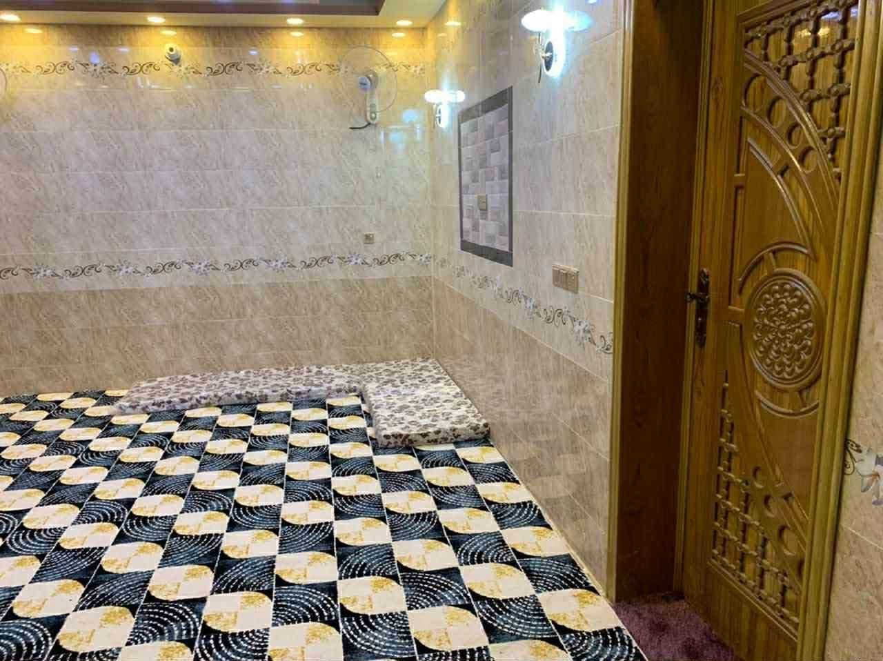 🏡 بيت للبيع – كربلاء / حي الكرار

📍 الموقع: حي الكرار، قرب مستشفى الكفيل.

🔹 المساحة: 120 متر.
🔹 البناء: طابق واحد.
🔹 البناء من الطابوق الجمهوري مع سيراميك للسقف.

تفاصيل البيت:
✅ غرفة: 5×4 م
✅ صالة: 8×4 م
✅ استقبال: 6×4 م
✅ مطبخ: 4×4 م
✅ تخاريج داخلية وخارجية
✅ شارع 10 متر
✅ جميع الخدمات متوفرة

📄 السند: 25 (إقرار محكمة).

📞 للاستفسار: ***********
#حسين_لعقارات_كربلاء🏘
