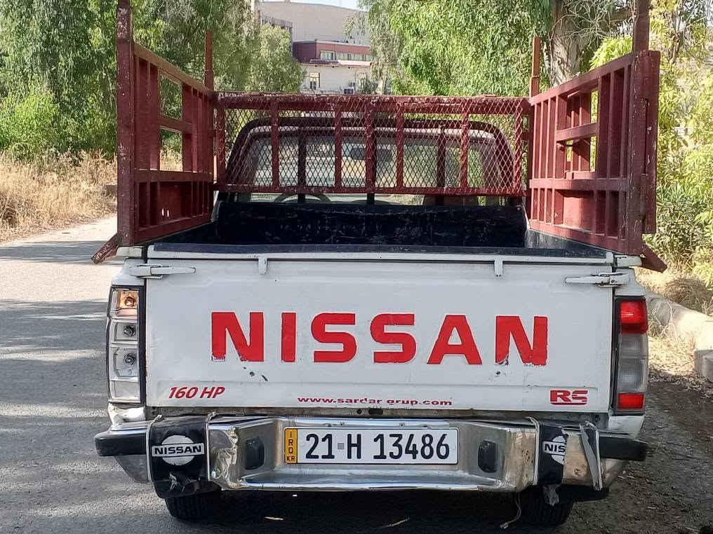 سڵاوی خواتان لێبێت
ئەم پیکاب نیسانە بۆ فرۆشتن
تەبرید لەسەر سویچ
2008
سەنەوی تا2030تازەیە بە ناو خۆمانەوەیە
بۆنیت و درەگای سایەق و چاملەغی سایەق پارچە ڕەشە 
سە قفی تۆزێ کارتی هەیە
سەیارەکە تابڵێی خاوێنە
جوانە دەرو ناوی لۆكـــە 
دەعم و لێدراوی نییە 
پاش و پێشی کەپسە
سەیارەکە مەسرەفی گەڵاو نیوێکی تیایە
لە معامەلەیا ئەی گەڕێنینەوە
سعری/85 وەرەقەو مەجال
تکایە گەر مشتەری نیت با سەری یەکتر نەهێشێنین
شوێن:قەزای دوکان
ژ.م/***********
*********** دخان, السليمانية
