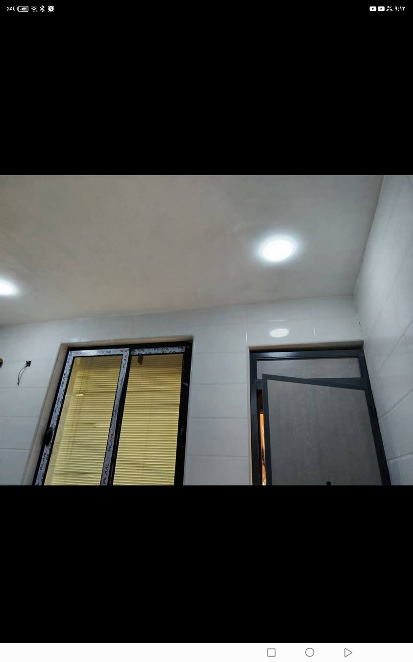 السلام عليكم
◀️ بناء حديث

◀️سنه البناء2025
مساحه ٢١٦ زراعي سند ٢٥ 

♻️بناء جديد 

♻️بيت يحتوي ع طابقين
طابق لأول غرفتين وهول وصاله ومجمع صحيات ومطبخ 

📍الموقع  زوير قرب أسواق مارينا
السعر خاص الاتصال على الرقم وتساب
***********
