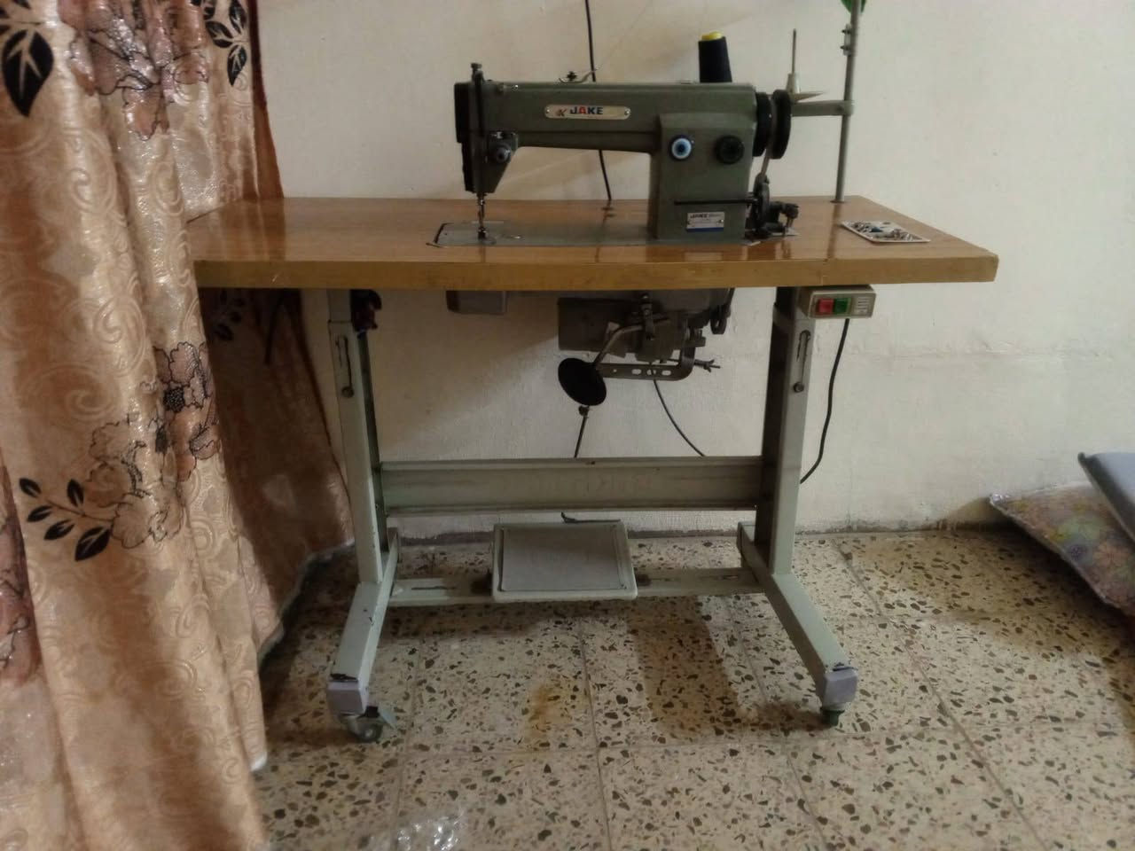 سلام عليكم مكينه خياطه للبيع السعر 250وبيه مجال مكاني الحصوه حي الانوار اتصل على رقم   ‏‪***********‬‏
