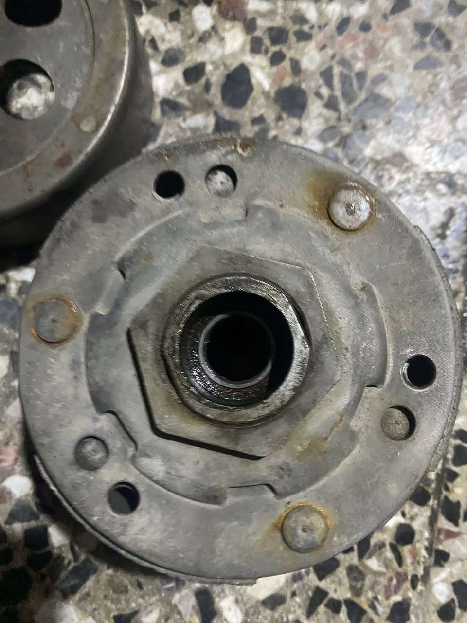 سلام عليكم صدر مال سكنس جبلي قبق هندر كامل مابيه اي نقص مال سكنس جبلي .وقبق هندر مال سكنس فحل كامل اي نقص مابيه كلجات مال جي تي ار جدد وياله سكنس فحل بس الامامي وياه تاير كل الغراض العندي جدد واي نقص مابيهن السعر خاص مكاني بغداد الحريه رقمي ***********
