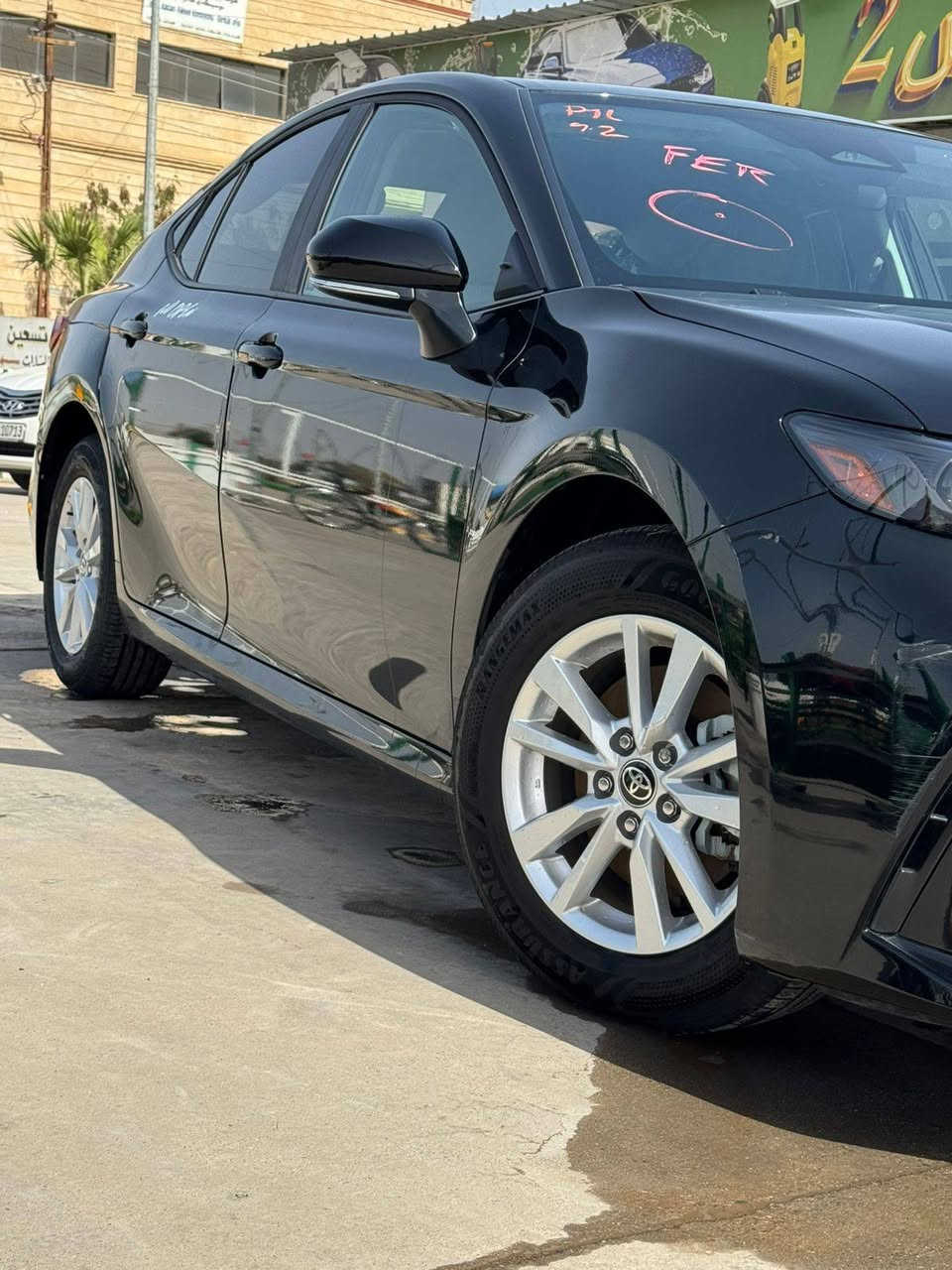 السلام عليكم 
للبيع 
كامري موديل 2025 مواصفات LE هايبرد منفيس حره 
معفيه من الرقم مجاني 
دخول جديد 
ماشيه 2000 زيرو يعني صفر 
ببها صبغ چاملق خلفي وصندوك مبدل بلادي 
بدون ايرباكات 
السعر 210 وبيها مجال 
عنوان السياره ناحيه الزاب قريه اصبيح تحتاني 
للاستفسار الاتصال على الرقم التالي 
‏‪0771 698 5275‬‏
