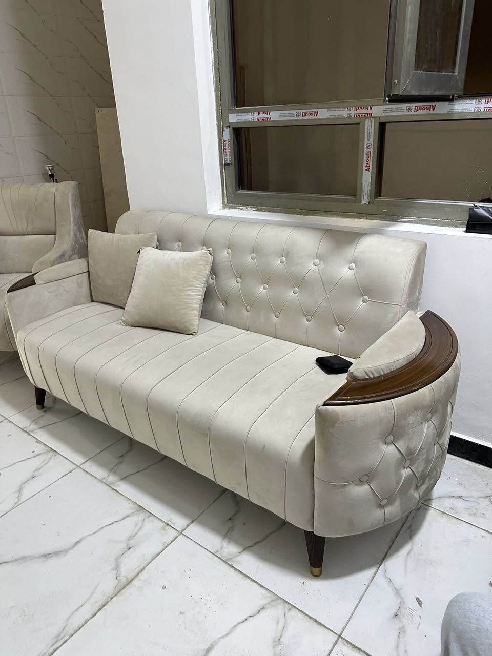 سلام عليكم
عندي تخم وجرباية للبيع
التخم متكون من ٨ مقاعد
قنفتين كبار 
كرسي عدد ٢ صغار
والجرباية هي والكومدي مالتهة 
للبيع سعر التخم ٥٠٠ الف وبي مجال شي بسيط 
نظيف وما علي اي ملاحظات
والجرباية كذلك 
سعرها ١٥٠ الف 
مكانهن بغداد
وتحياتي للجميع


**إذا كنت صاحب هذا الإعلان وتريد حذفه لأي سبب، رجاءا أرسل رسالة إلى الدعم الفني**