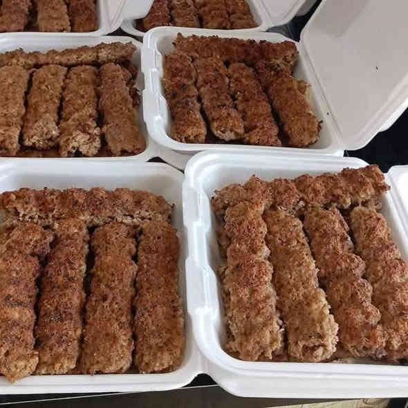 ‼️.   مطعم بركات الحسن.   ‼️ 

  كباب لحم 🥩 {كفيل} سعر الكيلو { 12الف }20شيش 
  كباب دجاج 🐔 {كفيل} سعر الكيلو{ 12الف }20شيش

  {من 5كيلو} فما اكثر سعر الكيلو {10الف} 20شيش

📍 العنوان نجف شارع نصر ميلاد مجاور صيدلية النصر المركزية 

       للحجز 📞***********
