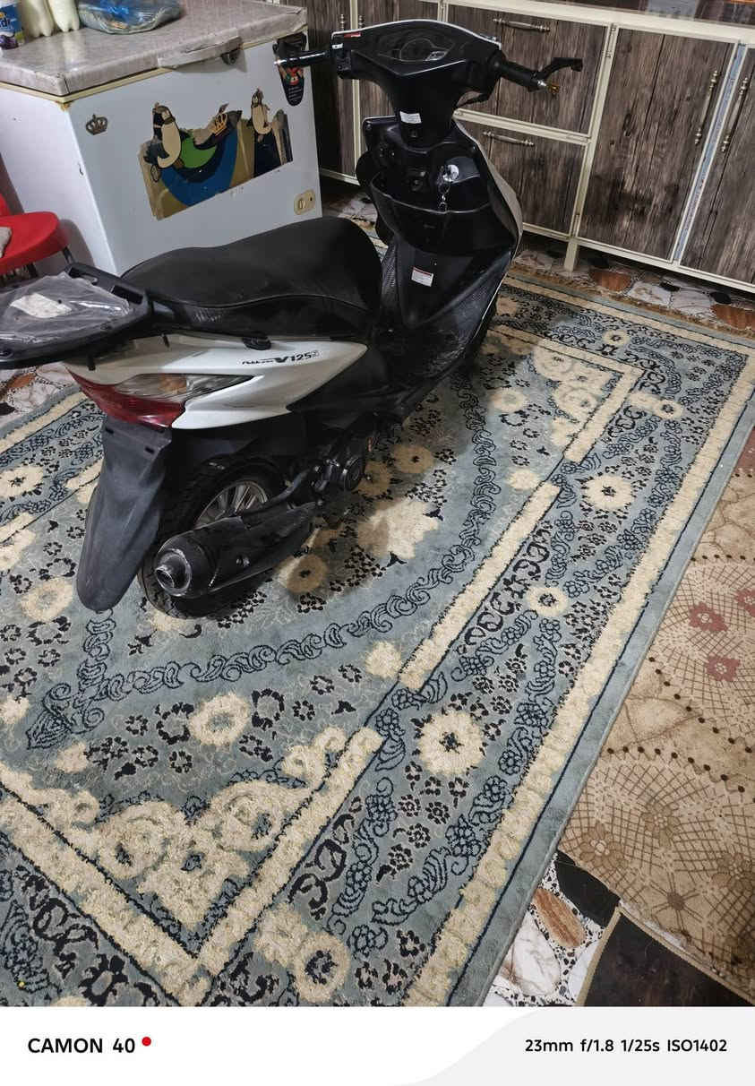 سلام عليكم دراجه للبيع أدرس ياباني مفتوحة مره وحده كهربائيات شغاله قفل جنطه دراجه خير من الله ***********
