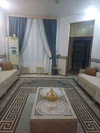 بيت بداية حي المشتل ع شارع الرئيسي مال معرض الجوهره مساحه 200 متر بناء...