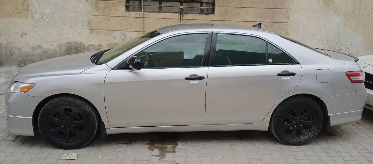 كامري لون سلفري موديل 2007مواصفات السياره تحكم ستيرن شاشه لمس كيراوتوماتك ويل كب اسود حساسات  وكامراه خلفيه محرك وكسر مكفولات السياره جاهزه كلش مابيهه اي نقص السنويه باسمي رقم بصره اربع ارقام مميزه السعر 98 وبيهه مجال رقم التلفون ***********العنوان بصره الجزائر قرب جامع اولاد عامر
