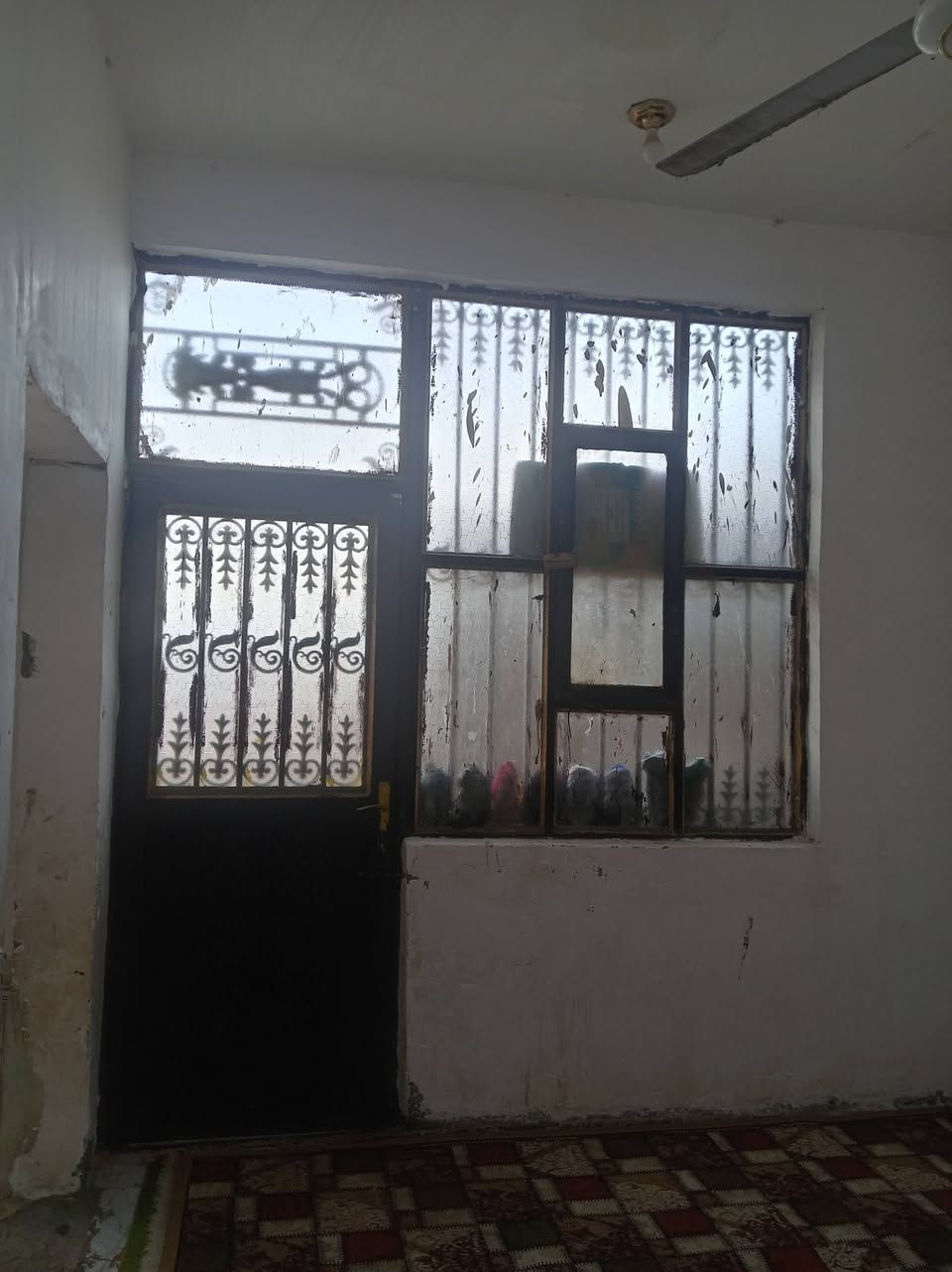 بيت لبيع بحي السبل الولى علا ثلاث شوارع مناسبه يم حسينيه أصحاب الكساء ***********
