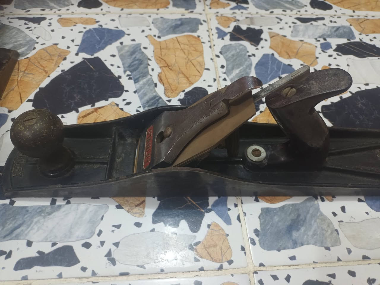 من رخصة الادمن المحترم رندات بلانيات قياس ٦ و ٧ انكليزي قديم العدد ٣ نظيفات حيل ما بيهن اي لحيم او فطر توصيل موجود الاتصال على ***********
