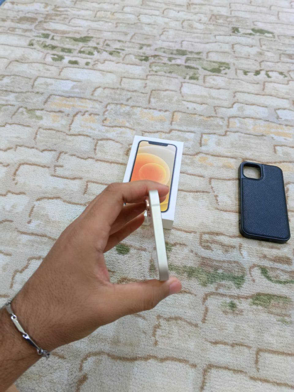 بيع مستعجل ايفون 12عادي سعره 325 قفل زلغ مابي مكفول كله بلادي كامرات تخبل جهاز ماخذه جديد مو باله  فيس ايدي شغال ذاكره 256 بطاريه 70  ما يصرف شحن لن بطاريه بلادي  شريحة وحده كامل ملحقات كارتون وكفر 2 مكاني بصره حيانيه ***********
