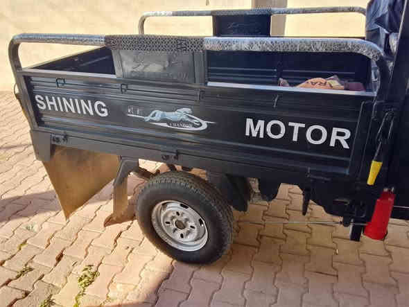 للبيع فحل عالي موديل 20 بلاادي تايرات جديد جوبلس مابي أي عيب قلااب مضبط ماتصرف عليه ألف دينار ***********
