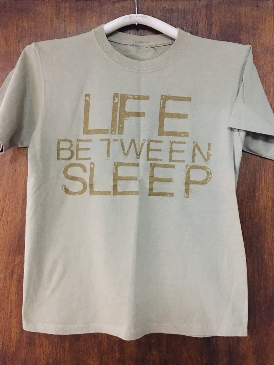 قطعه اصليه 
تيشرت اصليه 
‏اللون خاكي فاتح ￼
خامه قطن 
نظافه ميه بلميه 
قياس -- M --
العنوان بغداد الجديده 
للحجز على الخاص واتساب ***********
يتوفر توصيل من شمال الي جنوب العراق
