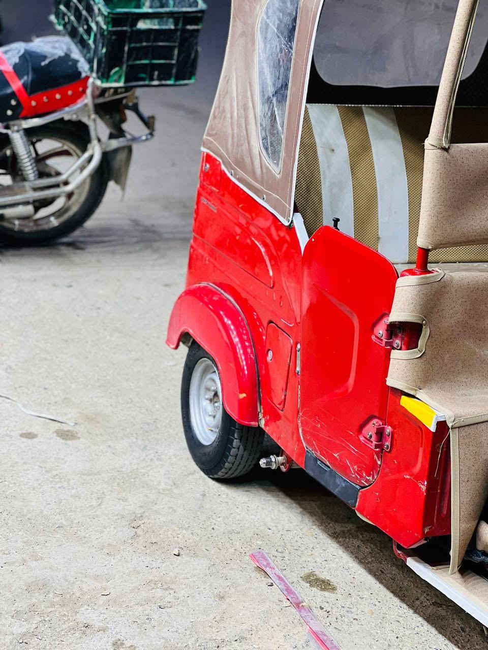 السلام عليكم تكتك للبيع السعر 9000وبيه مجال الستفسار اتصال عله الرقم ***********
