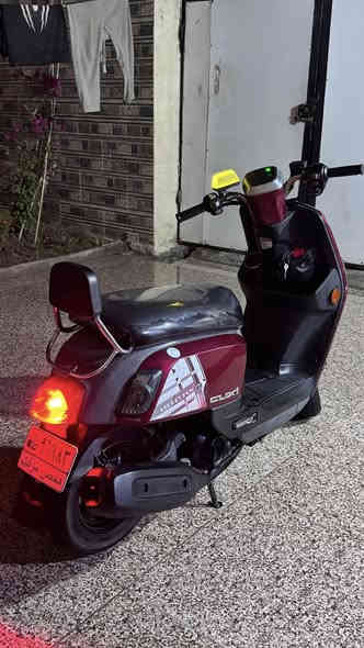 يا لله دراجة بوليس مسطرة موديل ١٣ دراجة خير من لله شرط الفحص وضمان كهربائيات شغالة من الطول لطول شلعة معدل دراجة ادريلة دهن ام زويل  وبانزين محسن ومنضف جويترا وتانكي مال بانزين يعني دراجة لعابه وخذه وين ماجان وخذ بية تراي وين ماتريد وبل عافية ع ياخذة سعرة مليون و٣٠٠ وبية مجال حك الجية وتددلون عنوانه ناصرية سوق الشيوخ رقم - ***********
