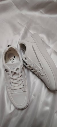 ترانشوز رياضي • مقاس ٣٨-٤٢ • توصيل سمايا ومحافظات