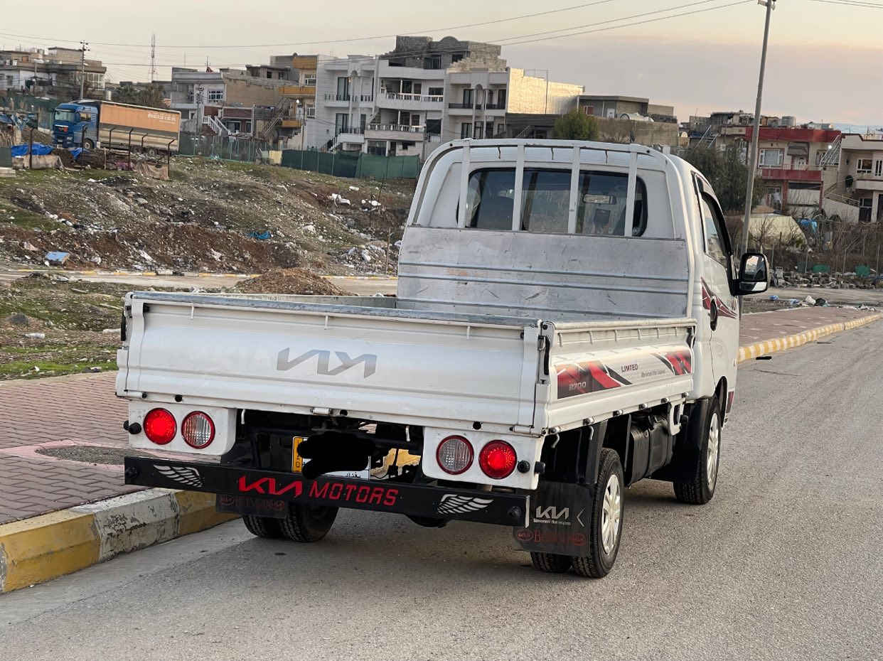 سەرەتا بەناوی خوای گەورە
کیای 3000 ی ئینجیکتەر ی مەکینە ڕەش مۆدێلی 2005 گێڕ تۆماتیک  بەشەرتی یەک بڕاوە و گێڕو مەکینەو عەکسل 6 تایەی لۆکی لەژێرایە بوغار و دوکەڵی نیە هیچ لە سلێمانی ***********
