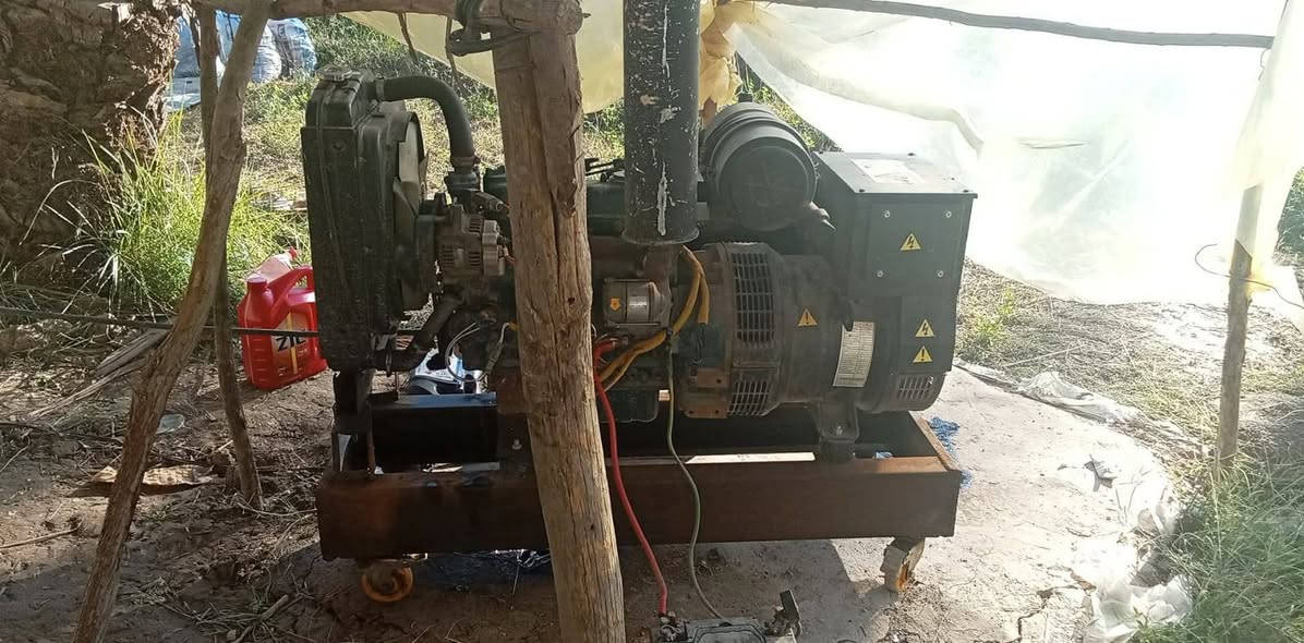 مولد كابوته نظيفه جدآ ٤ سلندر ٦٠ أمبير مشتلغه ١٥٠ ساعه فقط ***********
