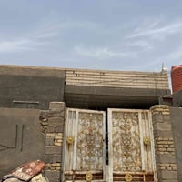 بيت للبيع على شارع الطيب زراعي     الخدمات ماي ومجاري(٠٧٧٢٨٣٤١٧٧٨