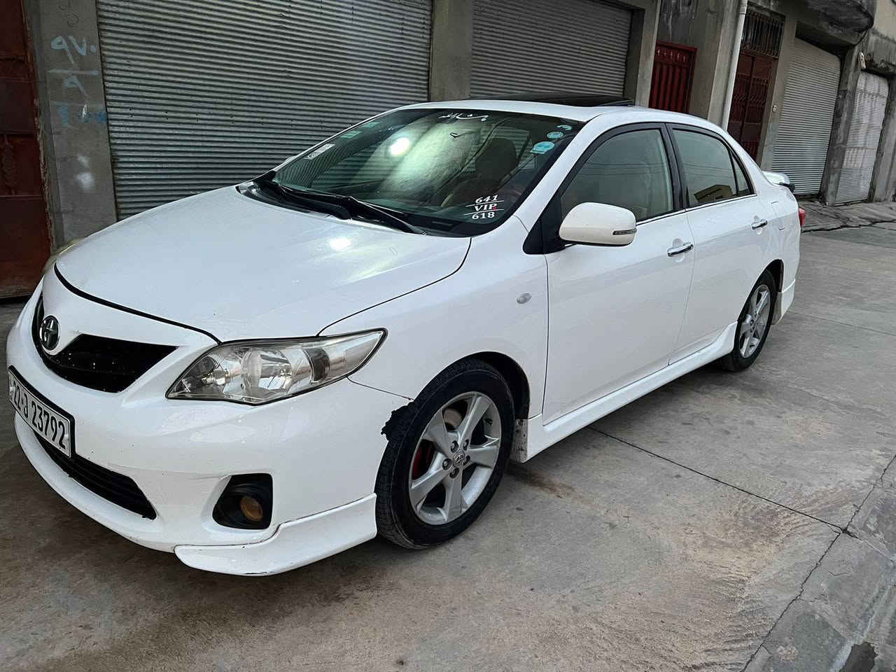 بەناوی خوای گەورە ‌
کڕۆلا 2013 خەلیجی 
نمونە لە جوانی 
مەکینە گەوره 1.8
تەرید سارد و گەرم 
تحدید سرعە 
گیڕ توماتیک 
سلایت 
شاشە و حاسە 
لایت زینون 
دۆسە کامل 
سوکان ڤولیوم 
سەیارەکە فوول قەپات  مواسفاتە 
سبوغی کەمە رەسمی سۆنەرم داناوە 
گێڕ و مەکینە و تەقە و ڕەقە بەشەرت 
مەکینەی نەکرایتەوە  بەس قەپاغی سەری واشەرە گۆڕاوە 
هەزەو سەنەوی نوێە هەتا 2030 بەناو خۆمە تحویل و وەکالە بەشەرت یەیارەی مەعرەز نیە 
نرخی 142 و تۆزیک معامەلە 
*********** واتس اپ سوران, أربيل
