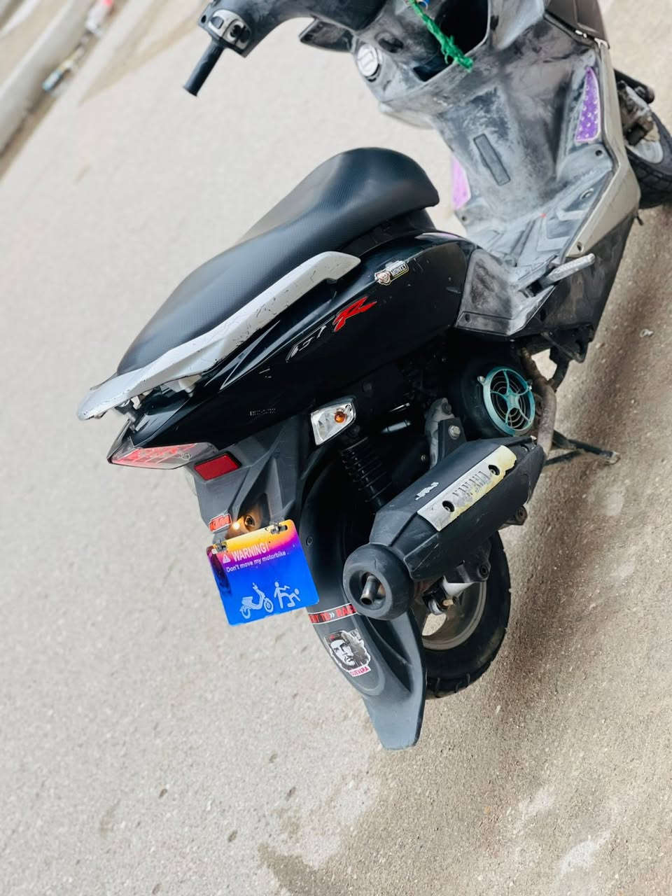 سلام عليكم دراجه جيدي ار البيع دراجه نضيفه بس شغله وحده بيهه والفات بس دراجه نضيفه محرك نضيف مو كايمه بس ولفات رايدله سعر 650وبيه مجال حك جيه العنوان الغزاليه ***********
