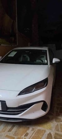 بي واي دي موديل أربعة وعشرين فول مواصفات بنوراما الداخل ابيض سعر المعر...