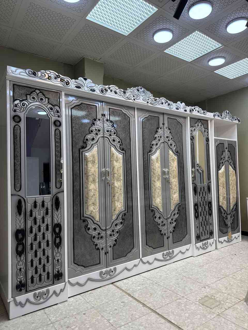 ✨ غرف نوم عراقية فاخرة بأجمل التصاميم وأفضل الأسعار ✨
***********
***********
***********

🔹 نجارة عراقية متقنة بجودة عالية وتشطيبات راقية.
🔹 أكثر من 50 موديل مختلف يناسب جميع الأذواق.
🔹 توصيل إلى بغداد وجميع المحافظات بأجور مناسبة.
🔹 سرعة في الإنجاز وخدمة مميزة حتى باب البيت.

📌 مكونات الغرفة:
✔️ كنتور
✔️ ميز مرآة
✔️ ميز بلازما
✔️ زاوية كنتورية
✔️ سرير
✔️ تاج الجرباية
✔️ ناصي الجرباية
✔️ قواعد الجرباية
✔️ كومدين عدد (2)

⭐ الإضافات:
▪️ شازلون مقعد: 50 ألف دينار
▪️ شازلون مخزن: 75 ألف دينار
▪️ دواشك طبية درجة أولى بضمان استبدال 5 سنوات:
150 ألف دينار / 

💰 أسعار غرف النوم تبدأ من:
1,000,000 دينار إلى 1,250,000 دينار فقط

🛏️ كما يتوفر لدينا موديلات طابقين بأسعار تبدأ من:
1,800,000 دينار فما فوق

🎨 أعمال صبغ  من أجود الخامات وبأسعار متنوعة تناسب الجميع.

🚚 ويانه طلبك يوصل لباب البيت بأسرع وقت!

📞 للحجز والاستفسار:
*********** 
***********
***********

📩 يرجى إرسال صورة الموديل المطلوب عبر الصفحة أو التواصل مباشرة، وسنكون بخدمتكم.
