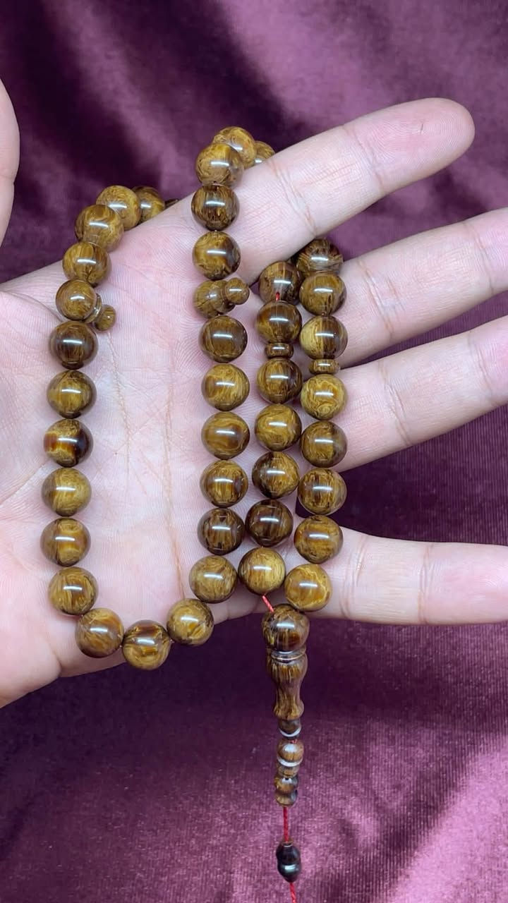 ✨ بسم الله الرحمن الرحيم ✨
🟤 مسباح بكلايت جراخة يدوية – نظام تمليكة
▫️ عدد الحبات: 45 حبة
▫️ الوزن: 60 غرام
▫️ قياس الحبة: 13 ملم
▫️ دبل فواصل 
قطعة تجمع بين الفخامة، الجودة، والحرفية في أدق التفاصيل.
📩 للحجز والاستفسار:
تواصل خاص أو عبر الواتساب:
***********
