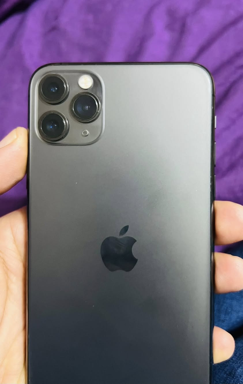 ١١ برو ماكس ذاكرة ٢٥٦ بطارية ٨٦ مبدل فقط شاشة السعر ب٣٢٥ ألف وبيه مجال للشراي للتواصل ***********
