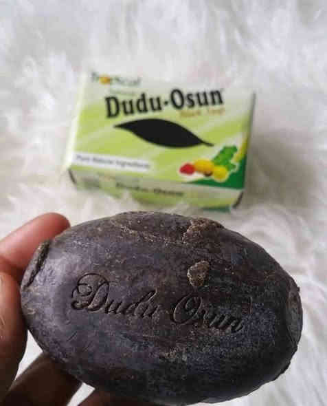 🛍 صابون دودو اوسن الافريقي...
👨‍🔬فوائدها:
🌷التخلص من حبوب الشباب 
🌷يساعد على ازالة تهيج البشرة
🌷ازالة البثور واثار الحبوب 
🌷مفيد لعلاج امراض الجلد
🌷يساعد على ازالة المكياج 
🌷تقليل التجاعيد وشد البشره
🌷تصفية البشره
مكونااتها الاساسيه....👇🏻👇🏻
مصنوعة من زبدة وكاكاو💥 والشيا والعسل🍯 الصبار 🌵الليمون🍋 زيت النخيل 💥مستمد من شجرة الموز والكاكاو  وكثير من الاعشاب المفيدة💁🏻‍♀
الأصليه للبشره ✔
 صناعه يدويه  
 صابون الدودو الافريقي للشد والبياض والصفاء ✨✨✨
يساعد على ازالة تهيج البشرة  ويخفف من
الحكة والطفح الجلدي
مناسب لجميع انواع البشرة:
يمكن استخدام الصابون الاسود لعلاج المشاكل على جميع انواع البشرة بما في ذلك الجلود الجافه والخشنه والزيتيه والمعتدله.
مفيد لعلاج امراض الجلد و يعتبر الصابون الاسود مفيدا جدا للحد من المضايقات التي ترتبط مع الامراض الجلدية مثل الصدفيه

💎سعر القطعة 3 الاف
قطعتين 5 الاف
للحجز والاستفسار مراسلة الصفحة او مراسلة هذا الرقم 👇🏻
*********** واتساب 
🚘 متوفر خدمة توصيل لجميع محافظات العراق 🚘
