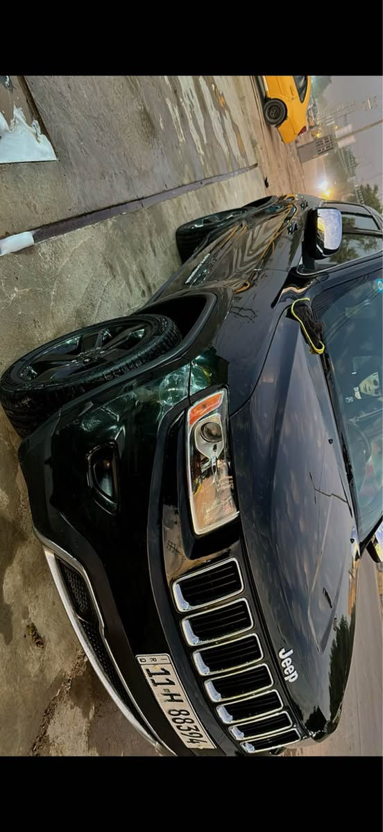 السلام عليكم جيب لاريدو 2015 وارد امريكي لون جدآ مميز زيتوني غامق ينطي على اسود (متغير) حادث بسيط جاملغ وبنيد مثل مموضح بالصوره كير ومكينه مكفولات مواصفات بصمه شاشه كبيرة تحكمات ستيرن شفتات ستيرن كامره خلفية كشنات كهرباء كير لمس وضعيات قياده ايكو سبورت دخول ذكي وباقي المواصفات معروفة السعر 180 وبيهة  مجال حك الجية المكان بغداد سبع البور 
الرقم *********** بغداد, العراق
