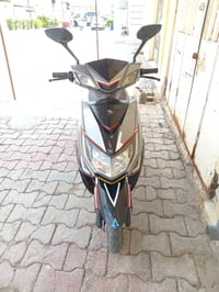 دراجه شحن ٦بطاريات بطاريات جديده. السعر 400الف وبي مجال للتواصل 078184...