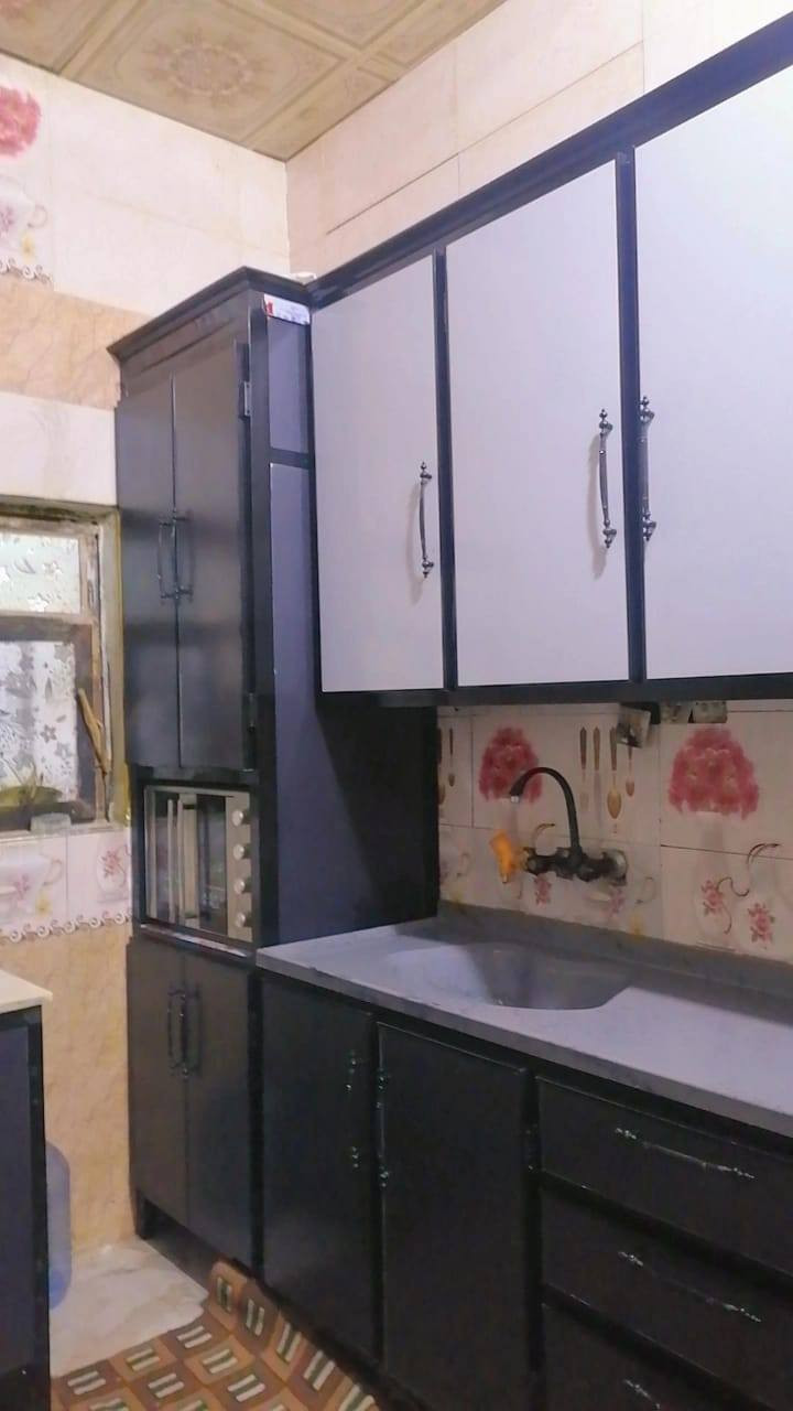 سلام عليكم كاونتر للبيع كله درجه اوله الشغل تركي الاوڤن والطباخ مو وياه السعر مليون 600 الرقم 0781581303 أو ***********
