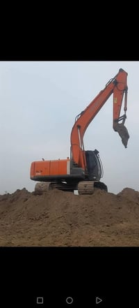 للبيع حفاراه موديل 2006  حجم 210Lc  السعر 28000$  للاستفسار اتصل ع0781...