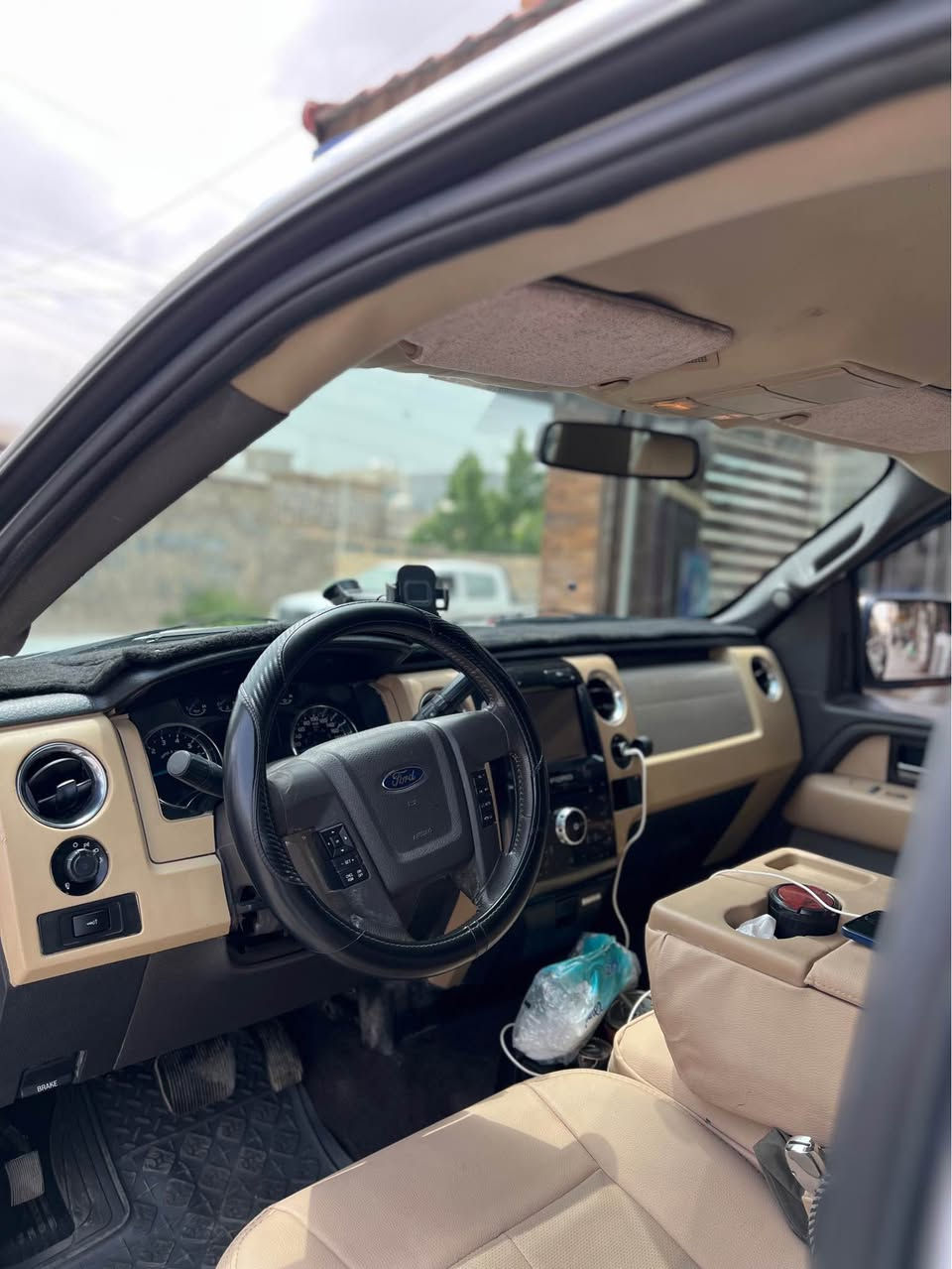 فورد f150   بودي قصير و باب طويل مرغوب

سيارة خليجي شركة نيفا

للبيع. موديل 2013 موصفات كشنات جلد شاشة  كامرة فوليوم موصفات معروفة 
هزة سنوية كلها جديد
دبل اكس مكينة 8 سلندر مرغوب 
سيارة معدل عليها كلش حلوة معليها صارف عليها هواي 

ضرر سيارة بونيد صبغ و.  جاملغ تعديل بارد فقط بدون دواخل 

سعر 155 $ وبيها مجال 

***********واتساب أربيل, العراق
