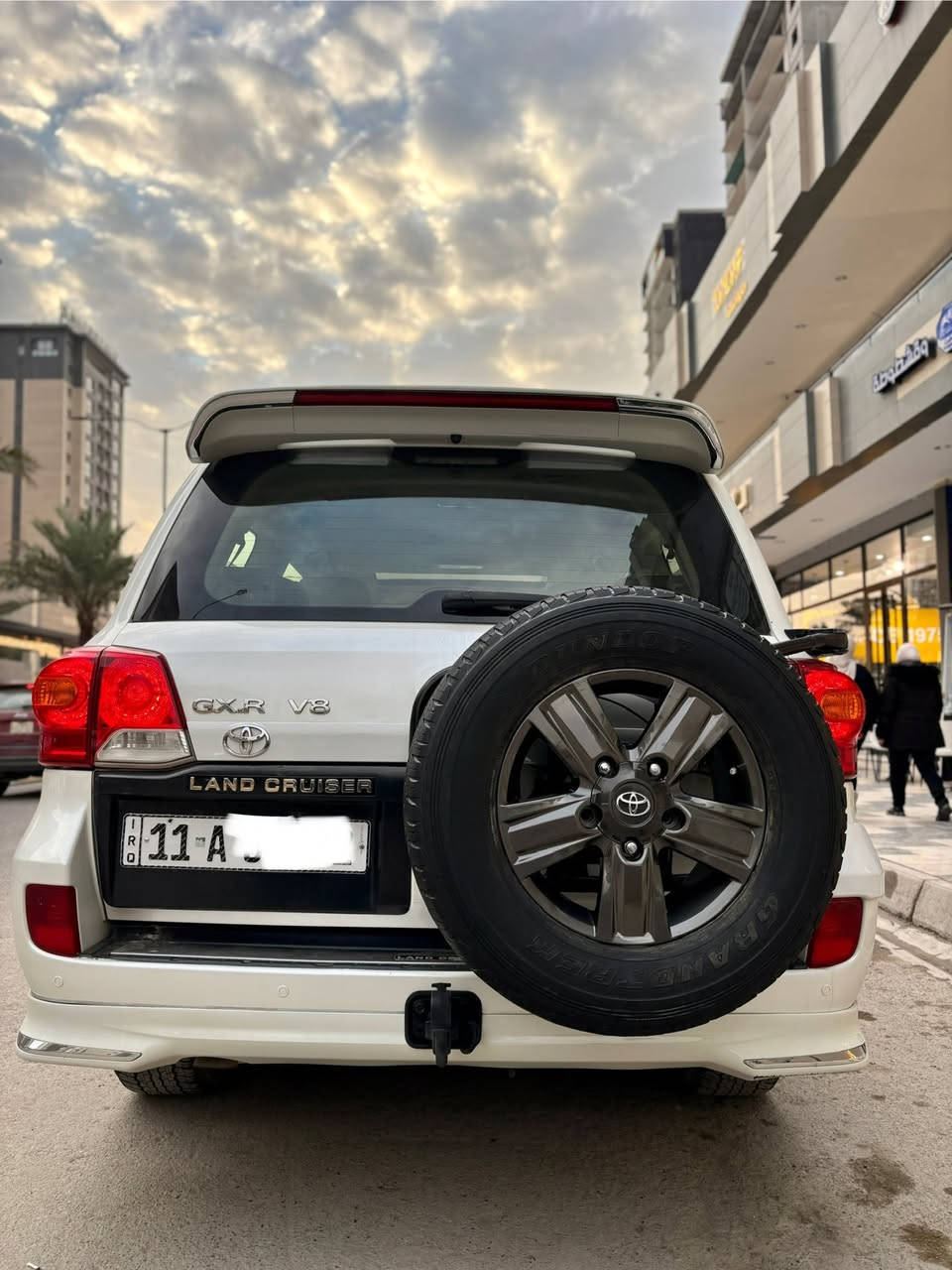 لاندكروز 2008 GXR قطرية محرك V8 حجم4700
فول مواصفات رقم بغداد الجديد 

مكفولة من الصبغ والحادث عدا ربع البنيد من الحافة والسونار بل منشور الدعاميات مصبوغه بسبب التحديث 

السيارة جاهزة وجديدة واستخدام نضيف  وماشية قليل قياس  اب موديلهة تراي صدر تبريد محرك كير كلة جديد وتراي مال 20 جاهزة مابيهة اي نقص 

الموقع بغداد حي الخظراء 

السعر 265 ورقة

***********
