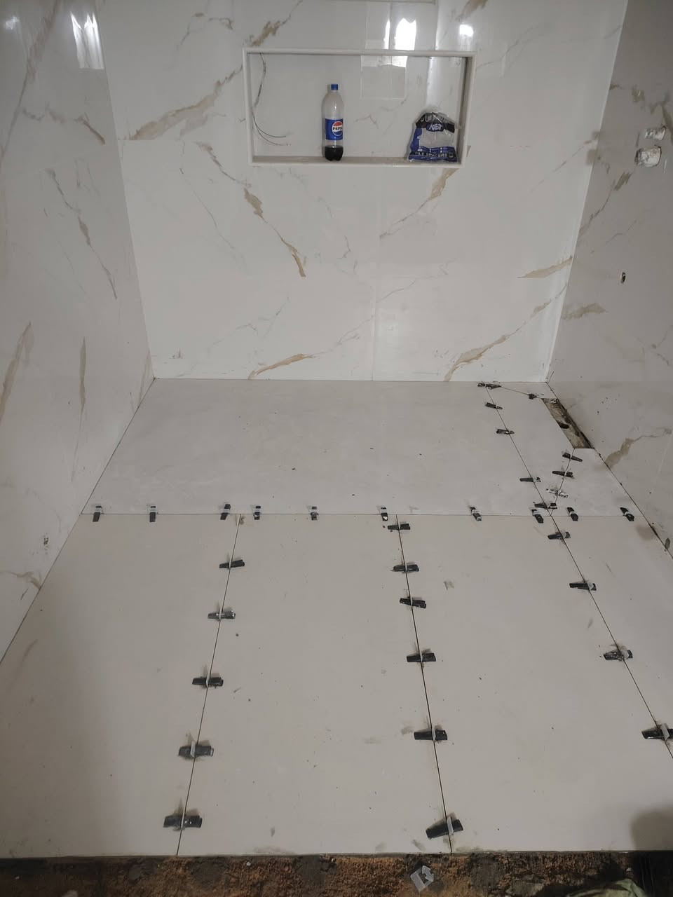 خلفه سيراميك كاشي مرمر بورسلين متفرغ في بغداد شغل درجه اولى تسليم مهندس ***********
