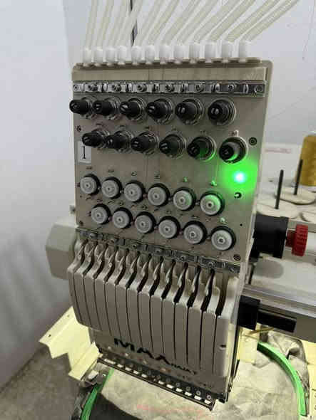 مكينة تطريز ماكس نجاة المكينة جديدة وغراضها كاملة يمكن مطلز بيها فقط اسبوعين لان اخذتها وما حصلت شغل فقط جربت بيها وتعلمت شلون اطرز  وكل فترة اشتغلها شوي وازيتها 
السعر ب٣٠ ورقة وبيها مجال مستعجل ع بيعتها 
***********
مكاني محافظة السماوة قضاء الرميثة 
تجي وتاخذ بالسعر اليعجبك وما يكون خاطرك الا طيب ان شاء الله
