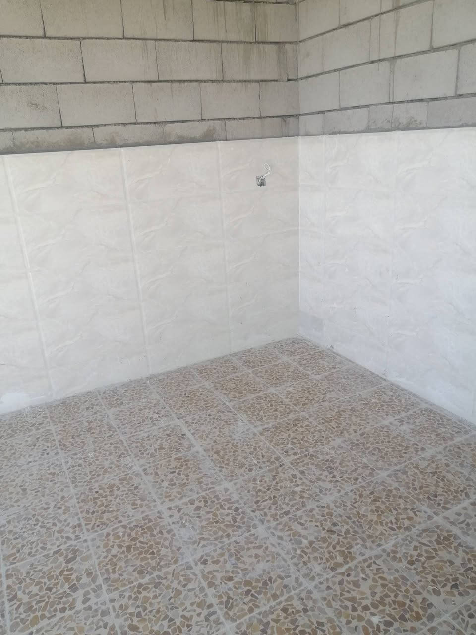السلام عليكم ورحمة الله صفاف سيراميك جدار على 4000ال متر بورسلين 4000 كاشي 3500 وكبنات حلان او مرمر نشتغل يظاََ داخل الموصل فقط *********** /***********
