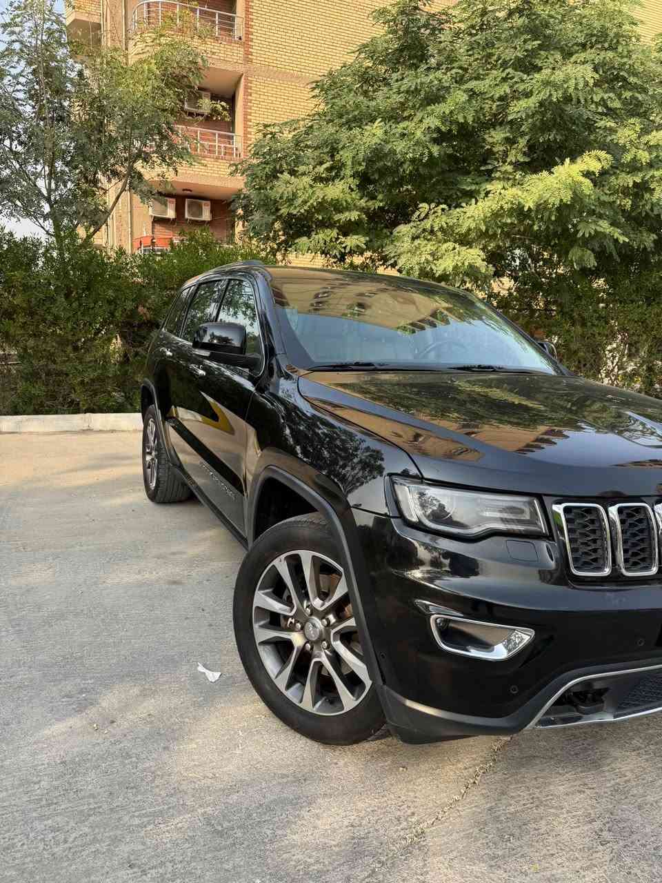 جيب كراند شيروكي موديل 2018 خليجي وكالة هارلم ، رقم اربيل سنوية وهزة جديدة
مواصفات Limited plus

مكفولة من الضربة والصبغ ، كفالة شاصي ولغود وبدنة وكير ومكينة ومحرك

ممشى السيارة / 69 ميل ، 110 كيلو

مواصفات :- 
شاشة 
حساس خلفي وحساس امامي
اشاير بالمري ، مانع تصادم خلفي 
4 وضعيات قيادة ، شفتات بالستيرن 
تبريد وتدفئة كشنات ، تدفئة الستيرن 
مري قابل للطي ، 3 شاشات ، واحدة امامية واثنين خلفيات 
كشنات خزن ميموري ، وباقي مواصفات الLimited plus المعروفة 

مكان السيارة / حي الجامعة / مجمع الايادي/بسكولاتة
الرقم / ***********

السعر / 25000$ وبيهة مجال

