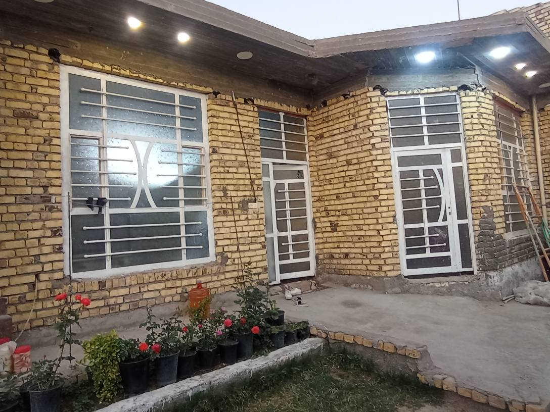 سلام عليكم يتوفر قطع ارض مساحتها 420متر جنس الأرض ملك صرف زراعي حق التصرف موقع مميز قرب أثار بابل مشيد عليهى هيكل مسقف مئسس ماء كهرباء مجاري كافت الخدمات متوفره الي يحب يتواصل رقم الهاتف وتساب *********** حلة, بابل
