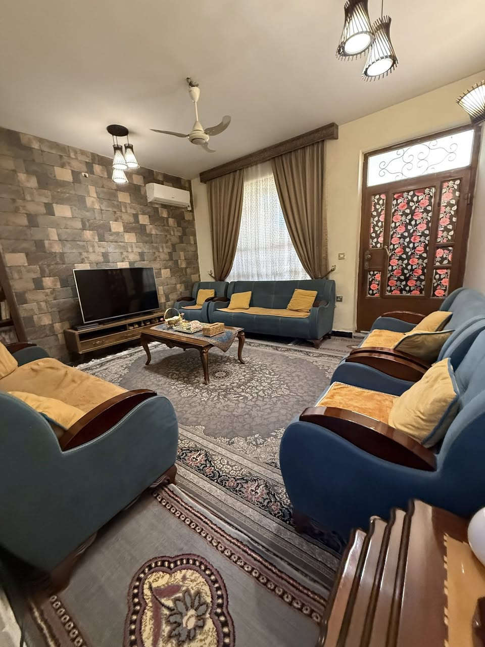 بيت للبيع 🏠
المساحة ٦٣ متر   الطابق الارضي استقبال + هول حولي + صحيات +مطبخ  +ترك خارجي 
الطبق الاول غرفة نوم عدد ٢ 
حي اور ال٦٠٠ مربع سنتر حي اور الشارع الثالث  للاستفسار 📞وتساب ***********
