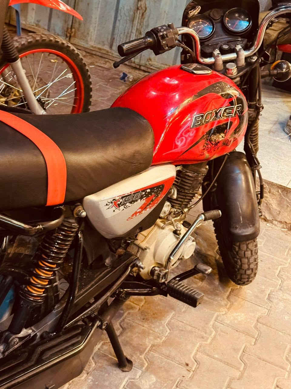 سلام عليكم دراجه بوكسر مرقمه 21 نازله 23 دراجه جديده وخير من الله تايرات جدد سلف وهندر كهرباياته كله شغاله دراجه جديده و مجفته بشركه وعدي وصل ضمان سعر 16000 مليون وستميه مكاني حيور ام لكبر *********** ما متواجد خاص
