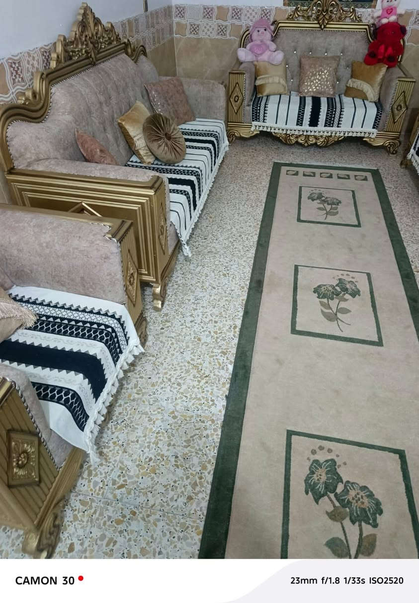 السلام عليكم عندي تخم ملكي التخم كامل من كل الموصفات الاسفنج مميز اول طبي و التاج مالته ول خشب كله زان اصلي و الاقماش مشجر قماش مرتب و حلو 

ملاحضه التخم يحتوي علا عشره مقعد كراسي ثنين و قنفات ثنين ثلاثيه و قنفه وحده ثنائيه 

للاستفسار ومعرفه السعر خاص او الاتصال بل رقم التالي 
***********
ومتوفر توصيل يوصلك الباب البيت و سعره كلش يعجبك و بسيط مقابل السعره زين لان شغل مرتب ♥️
