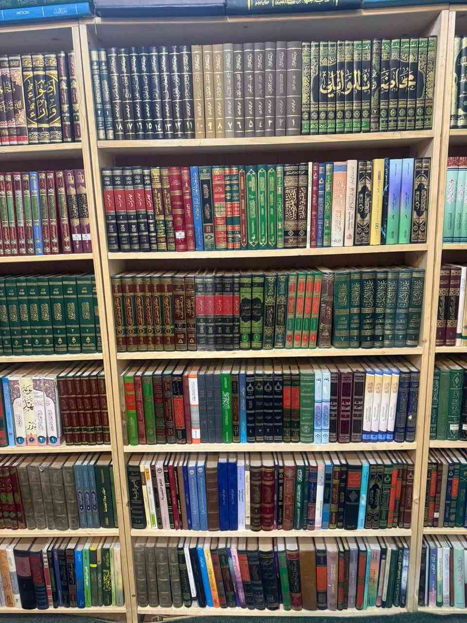 السلام عليكم مكتبة تحتوي على 650 كتاب طبعات اصلية سعر الكتاب 3الاف دينار يوجد لدينا توصيل لجميع محافظات العراق لتواصل ***********

