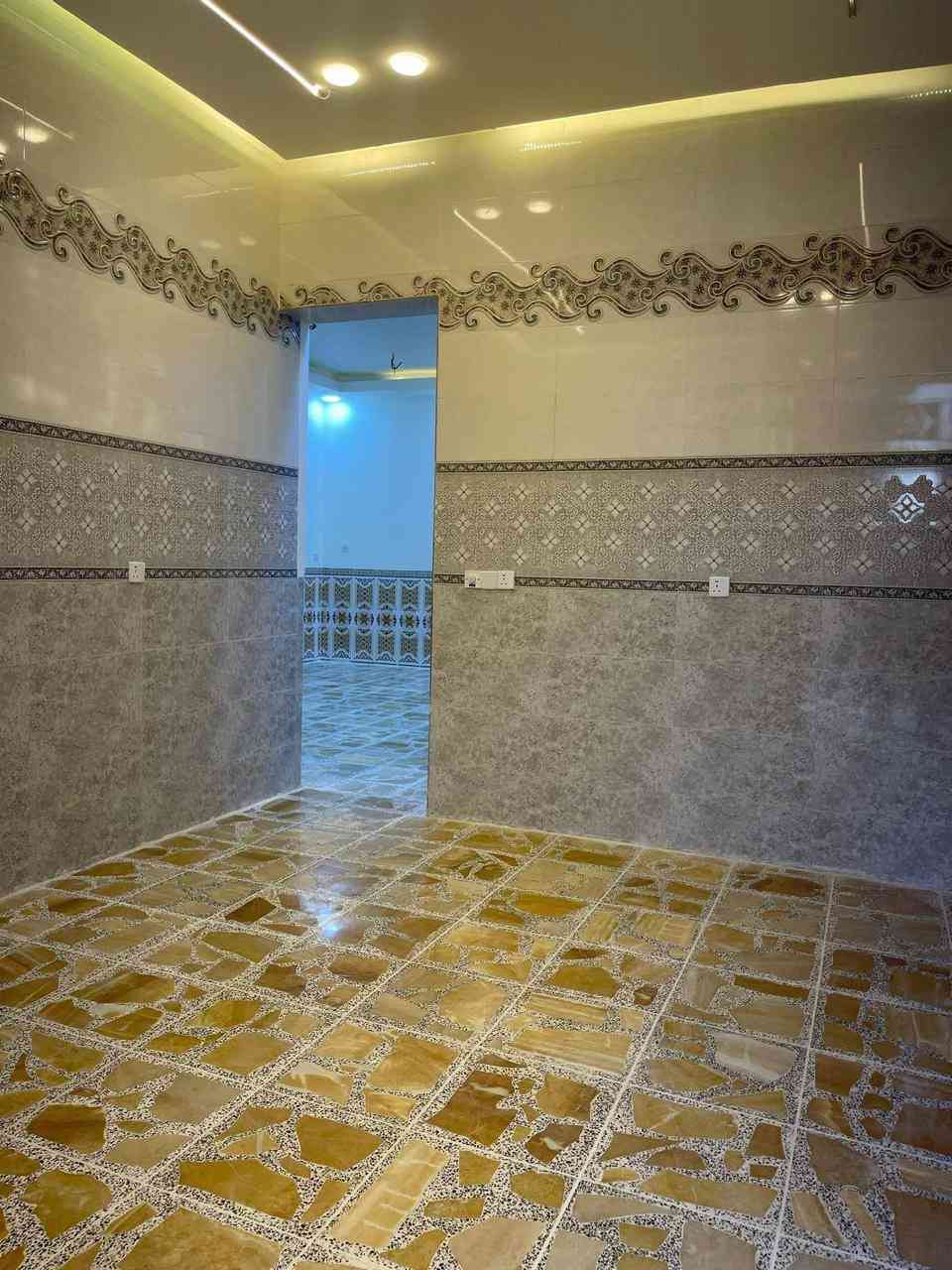 مشتمل للبيع — فرصة مميزة في حي المثنى ✨🏡
📍 الموقع: حي المثنى / خلف الشهداء
📍 بالقرب من جامع فاطمة الزهراء
📍 خلف أسواق البوشامان
🌟 موقع راقي وهادئ جداً

📐 المساحة: 149 متر
🏠 البناء: زيرو — بناء 2025
🏢 يتكون من طابقين
🛏️ يحتوي على 5 غرف نوم
🛋️ تصميم عصري وتشطيب مرتب

💰 السعر: 97 مليون
✅ السعر قابل للتفاوض

📞 للاستفسار والمشاهدة:
***********

🏢 زيارة مكتبنا:
مكتب القمة للمقاولات والاستثمارات العقارية
📍 سامراء — دوانم البوهراط — شارع المكاتب
