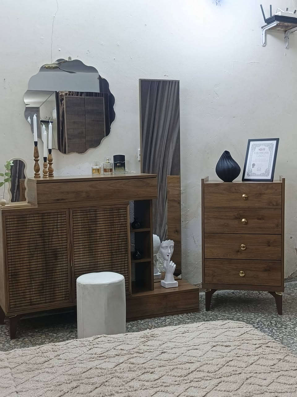 غرفة تركيه المودرن للبيع نضافه 💯٪💯
من العالميه جديدة فقط منصوبه على نصبة الشركة 10 قطع زلغ مابيها شخط مابيها بعدها بالجيس ملأمه للعرسان الزواج  عنواني بغداد السيديه للأستفسار خاص 
***********
